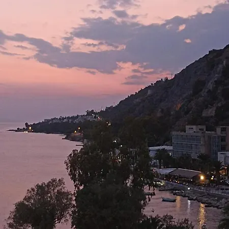 Unique & Cozy Seaview Apartment. Διαμέρισμα *