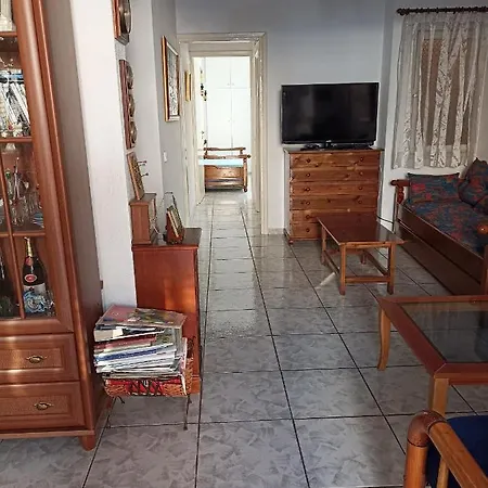 Unique & Cozy Seaview Apartment. شقة لوتراكي