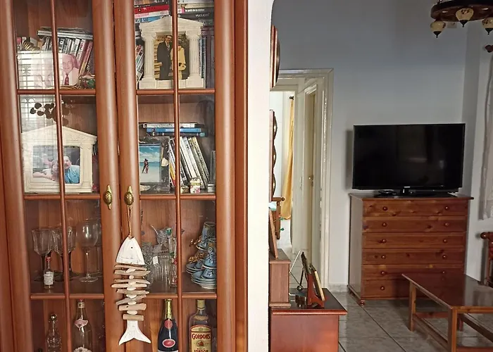 Unique & Cozy Seaview Apartment.